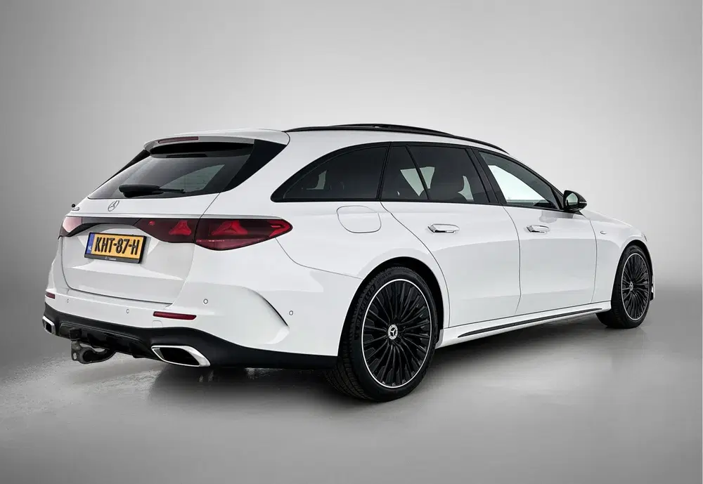 Mercedes-Benz E-Klasse 300 e AMG Plug-In Hybride uit 2025, foto 2