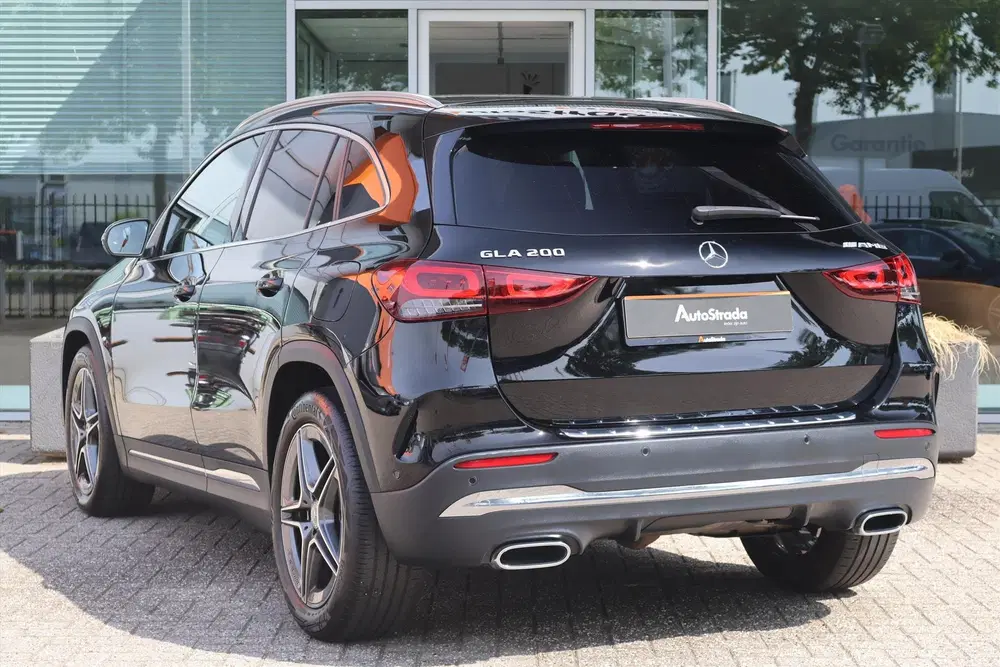 Mercedes-Benz GLA 200 AMG-Line 163pk uit 2021, foto 2