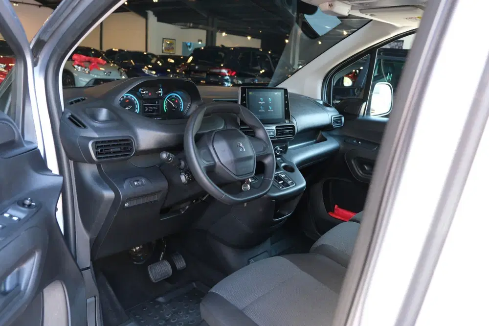 Peugeot Partner 136 L2 50 kWh uit 2023, foto 2
