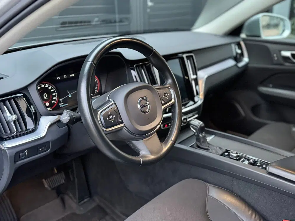 Volvo V60 T5 Momentum pro uit 2020, foto 10
