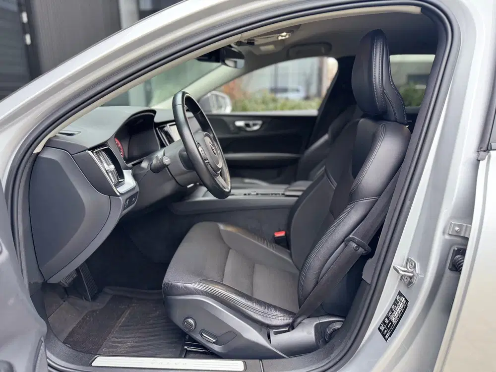 Volvo V60 T5 Momentum pro uit 2020, foto 11