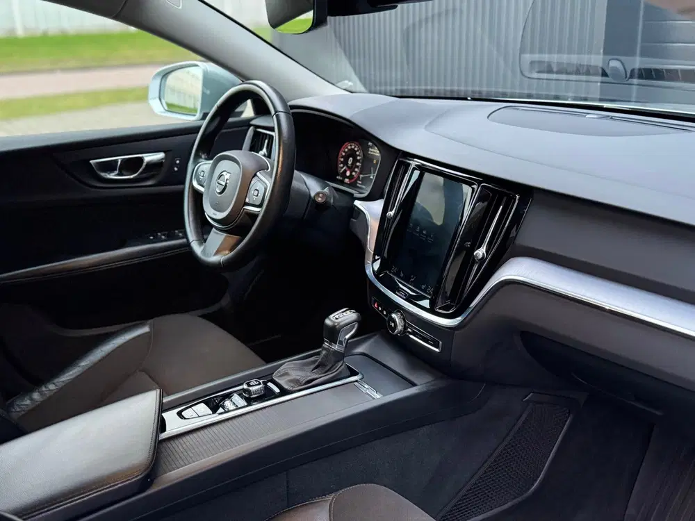 Volvo V60 T5 Momentum pro uit 2020, foto 14