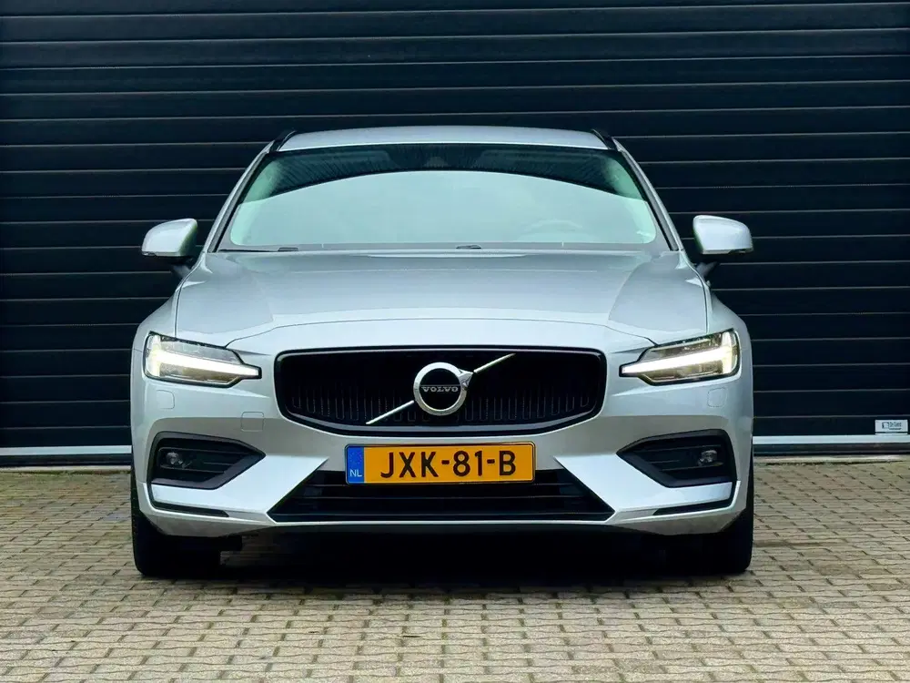 Volvo V60 T5 Momentum pro uit 2020, foto 2
