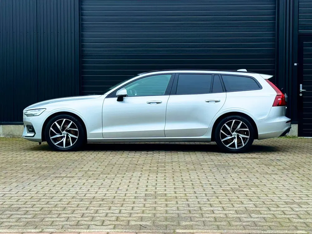 Volvo V60 T5 Momentum pro uit 2020, foto 4