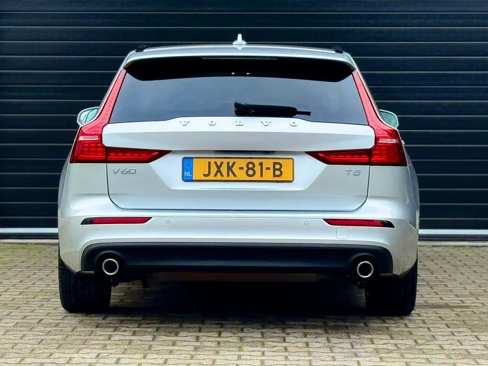 Volvo V60 T5 Momentum pro uit 2020, foto 5