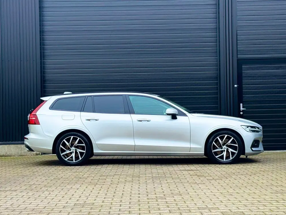 Volvo V60 T5 Momentum pro uit 2020, foto 6