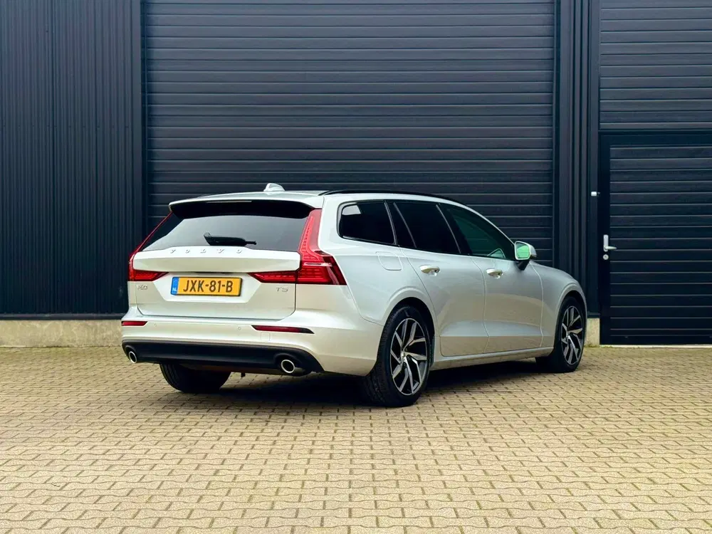 Volvo V60 T5 Momentum pro uit 2020, foto 8