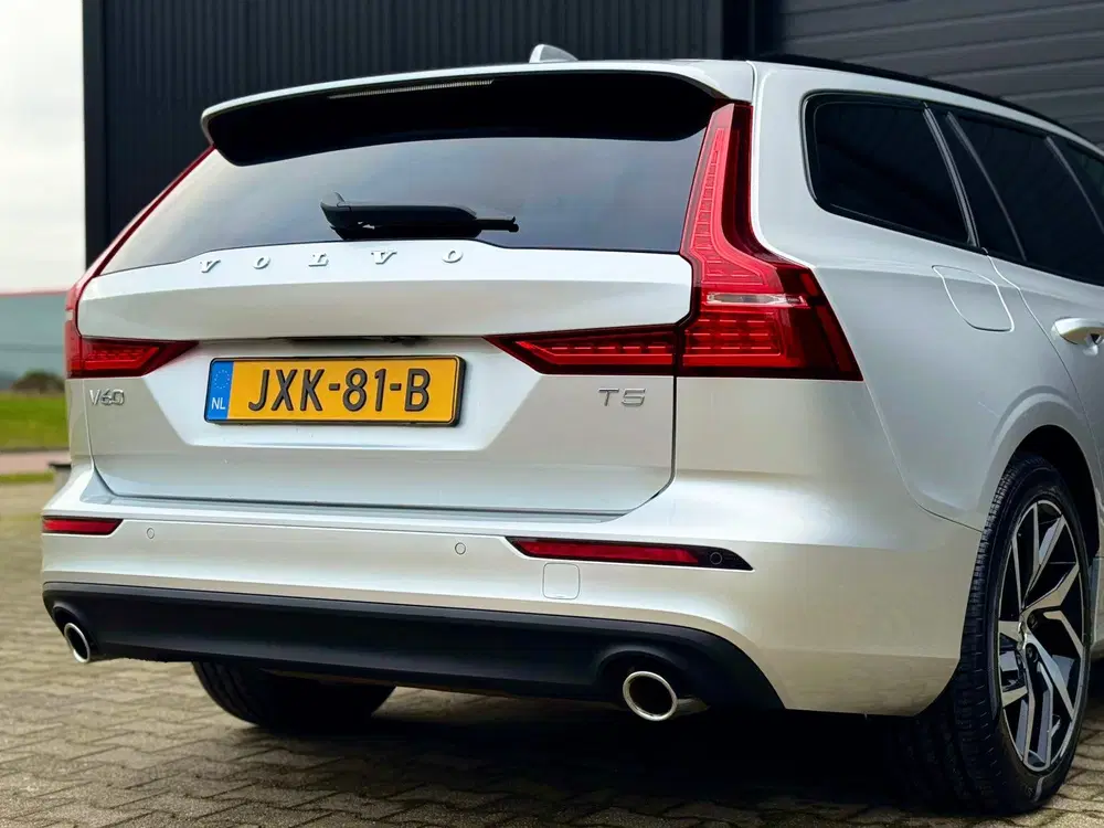 Volvo V60 T5 Momentum pro uit 2020, foto 9