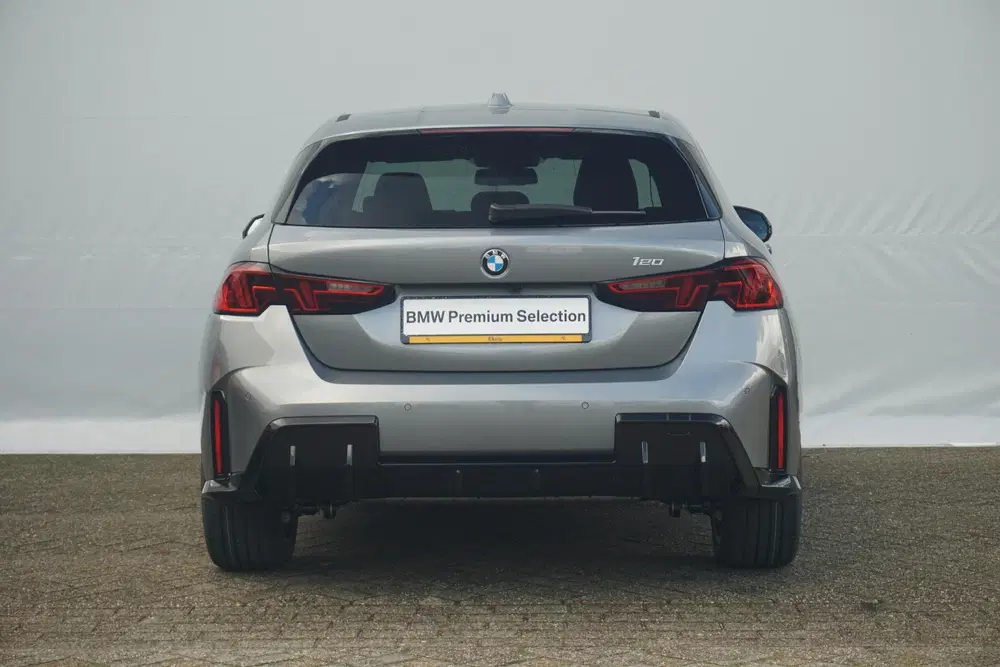 BMW 1-serie 5-deurs 120 M Sport Design Edition 18'' uit 2025, foto 4
