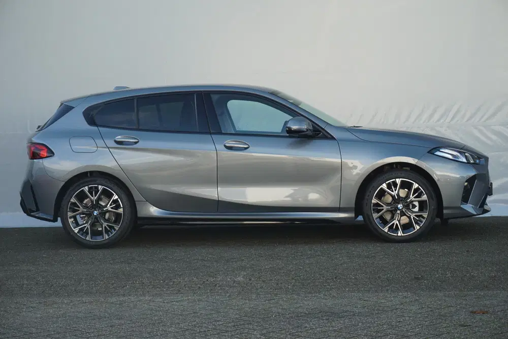 BMW 1-serie 5-deurs 120 M Sport Design Edition 18'' uit 2025, foto 5