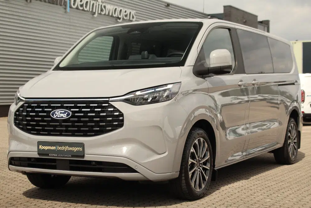 Ford Tourneo Custom 2.5 PHEV 233pk L2H1 Titanium X uit 2026, foto 2