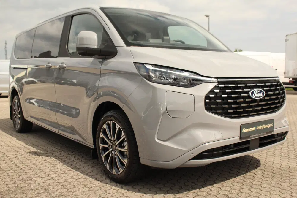 Ford Tourneo Custom 2.5 PHEV 233pk L2H1 Titanium X uit 2026, foto 5