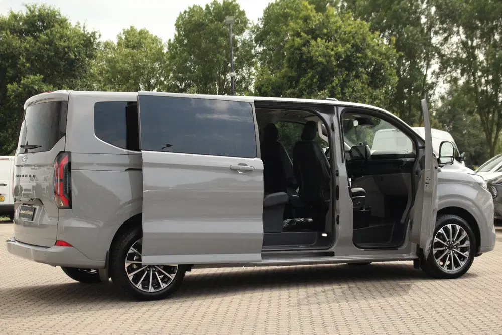 Ford Tourneo Custom 2.5 PHEV 233pk L2H1 Titanium X uit 2026, foto 8