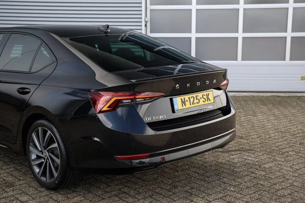 Skoda Octavia 1.0 TSI 110PK Sport Black Edition NAP uit 2022, foto 17