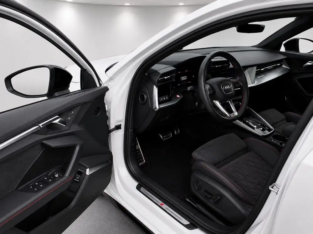 Audi A3 45 TFSI e S line S Edition B&O Camera ACC uit 2022, foto 2