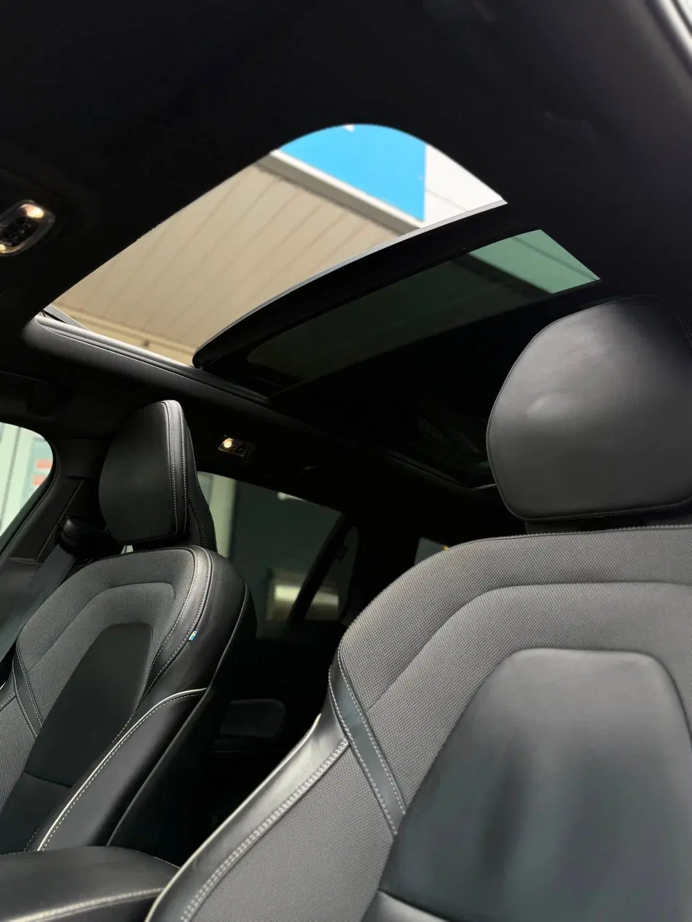 Volvo V60 2.0 T6 Recharge AWD R-Design PANO uit 2021, foto 11