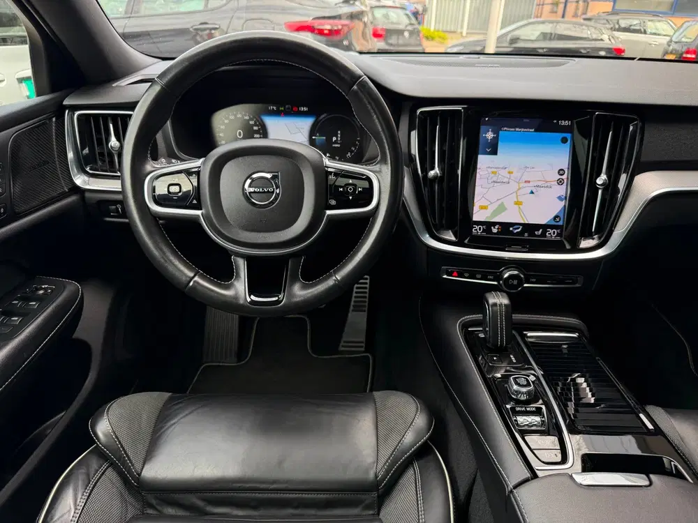 Volvo V60 2.0 T6 Recharge AWD R-Design PANO uit 2021, foto 15