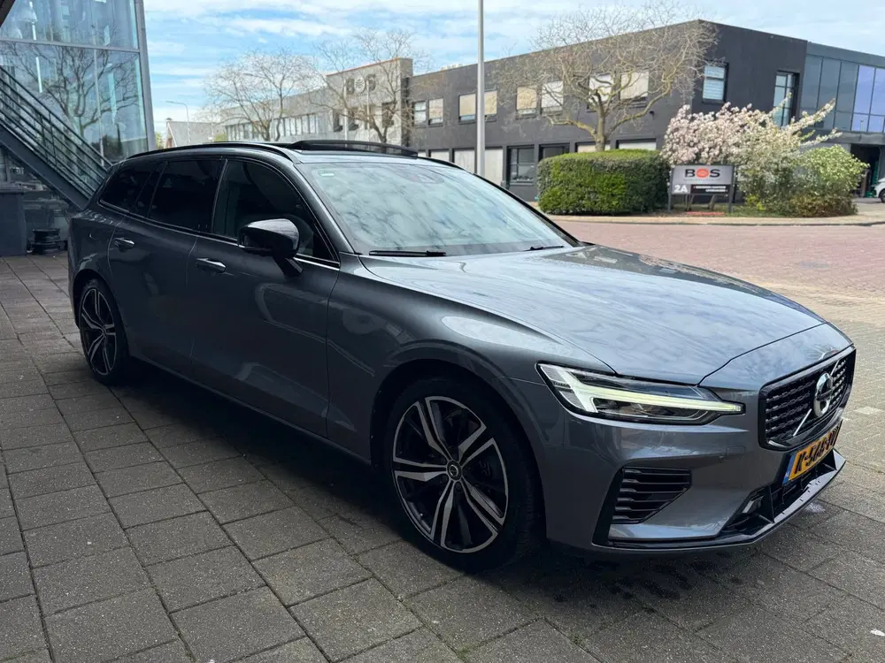 Volvo V60 2.0 T6 Recharge AWD R-Design PANO uit 2021, foto 3