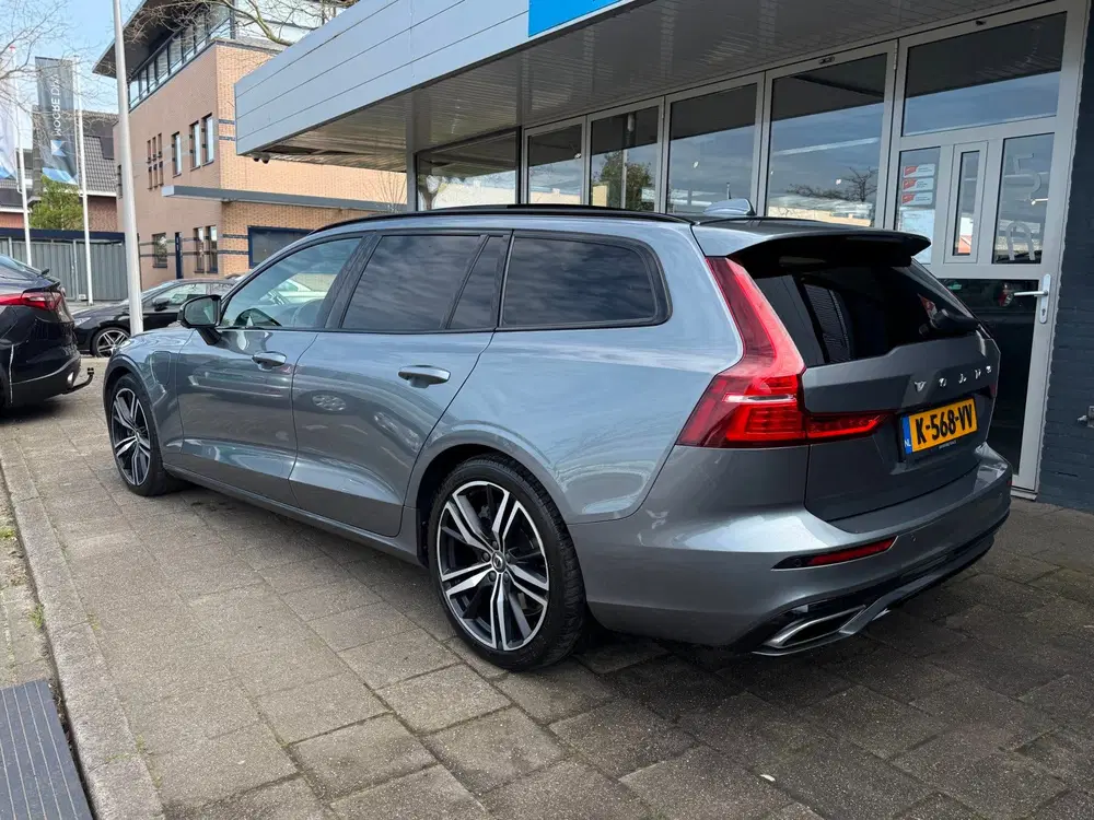 Volvo V60 2.0 T6 Recharge AWD R-Design PANO uit 2021, foto 4