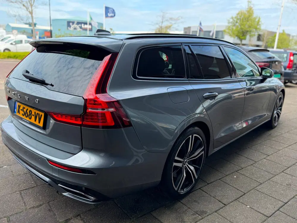 Volvo V60 2.0 T6 Recharge AWD R-Design PANO uit 2021, foto 5
