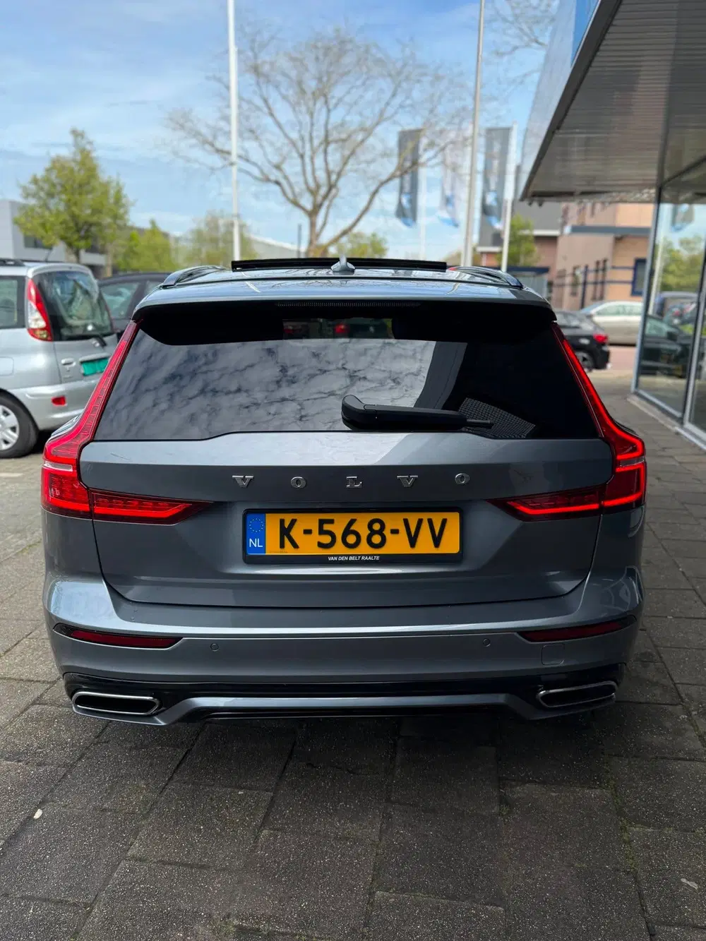 Volvo V60 2.0 T6 Recharge AWD R-Design PANO uit 2021, foto 7