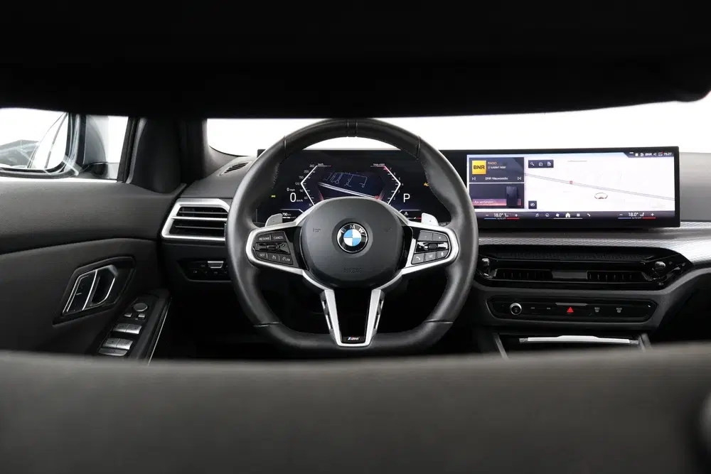 BMW 3-serie 318i uit 2025, foto 14