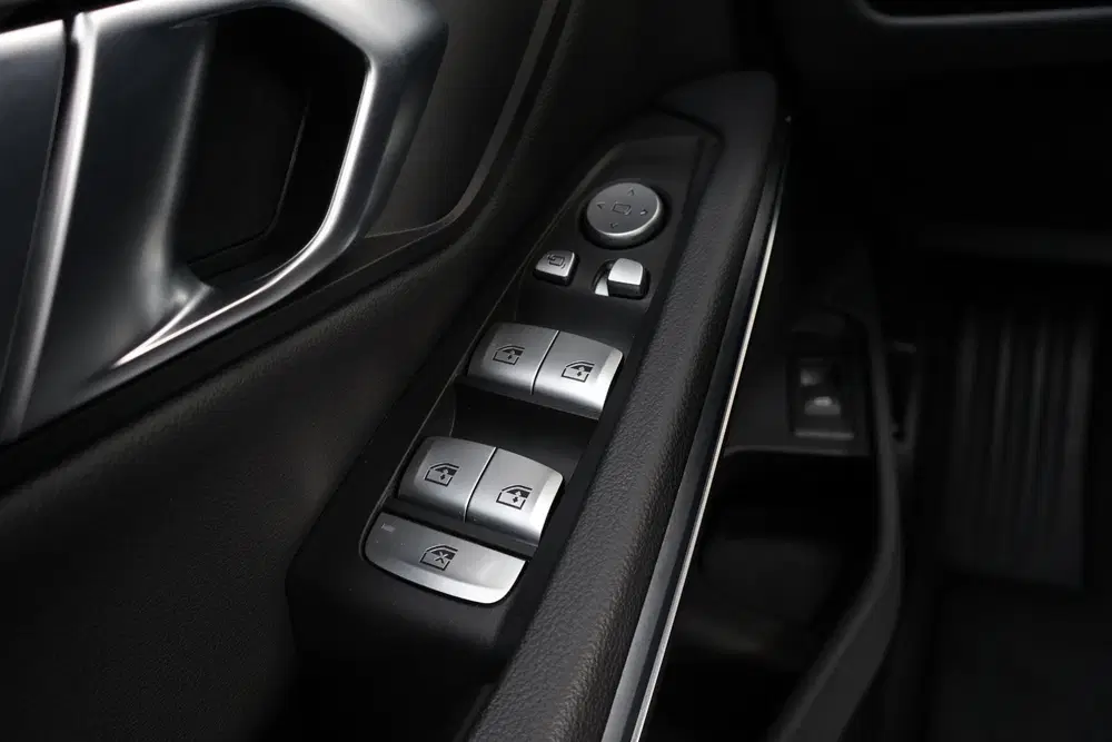 BMW 3-serie 318i uit 2025, foto 15