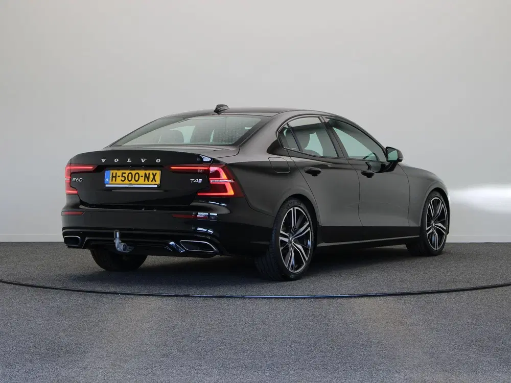 Volvo S60 2.0 T4 R-Design uit 2020, foto 16