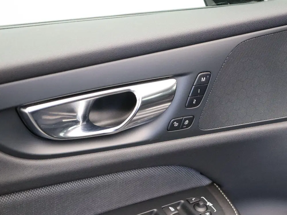 Volvo S60 2.0 T4 R-Design uit 2020, foto 18