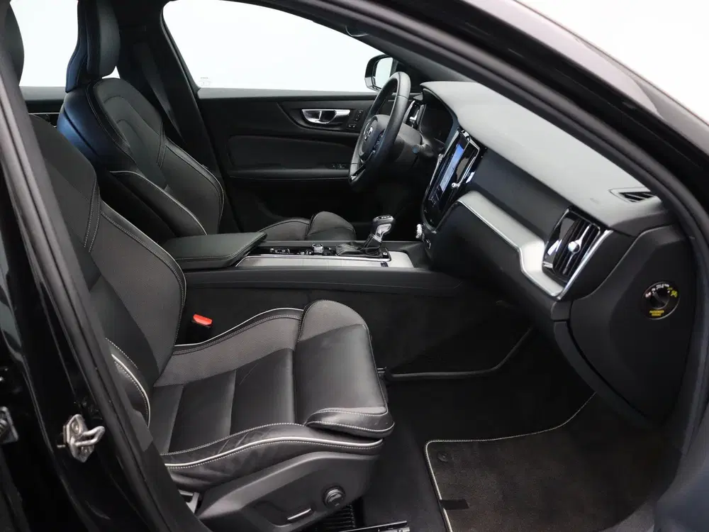 Volvo S60 2.0 T4 R-Design uit 2020, foto 19