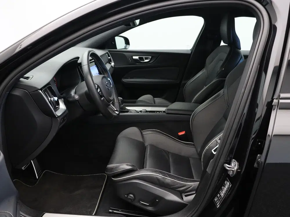 Volvo S60 2.0 T4 R-Design uit 2020, foto 20