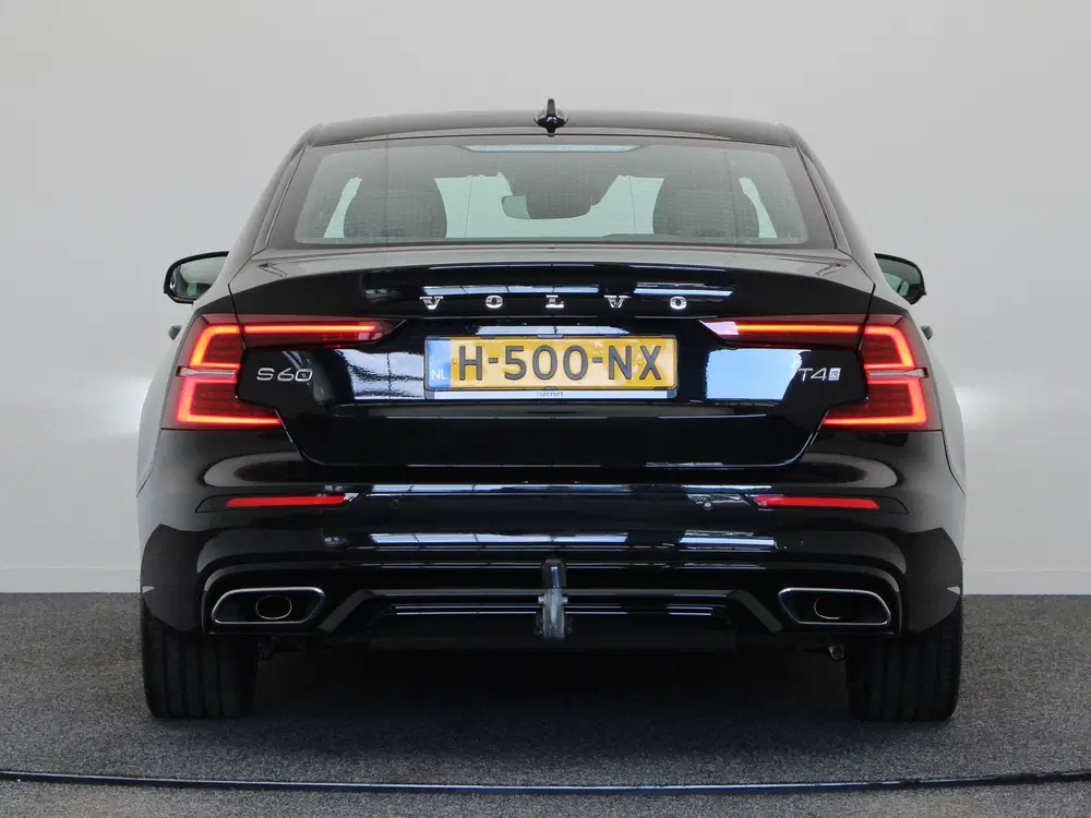 Volvo S60 2.0 T4 R-Design uit 2020, foto 6