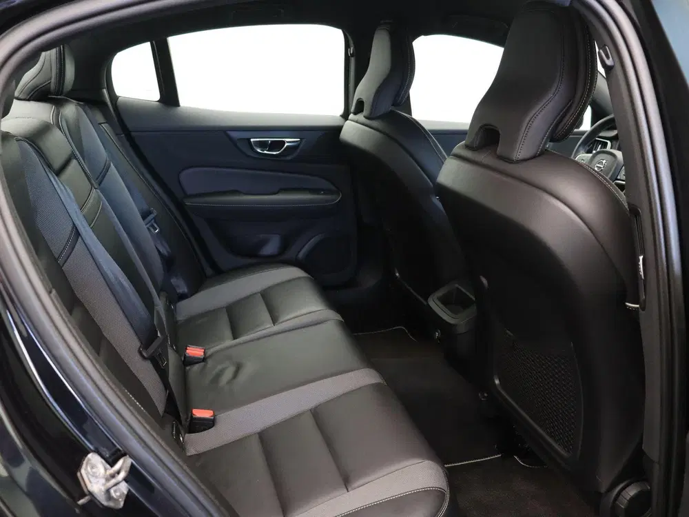 Volvo S60 2.0 T4 R-Design uit 2020, foto 7