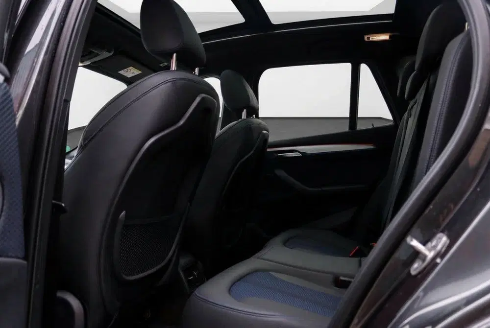 BMW X1 sDrive 20i M Sport Pano l Memory l Trekhaa uit 2022, foto 7