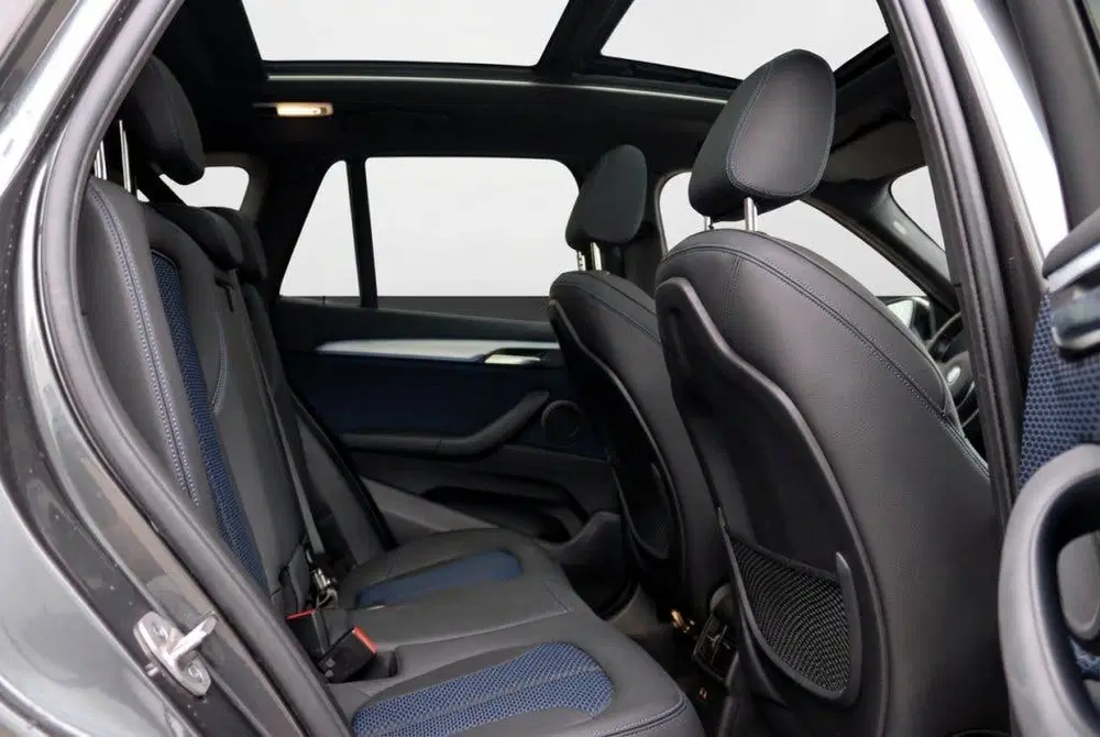BMW X1 sDrive 20i M Sport Pano l Memory l Trekhaa uit 2022, foto 8
