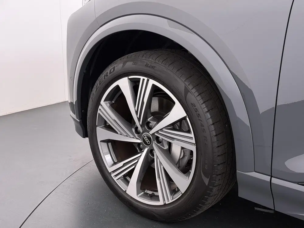 Audi Q6 e-tron Launch edition 83 kWh BOMVOL uit 2025, foto 15