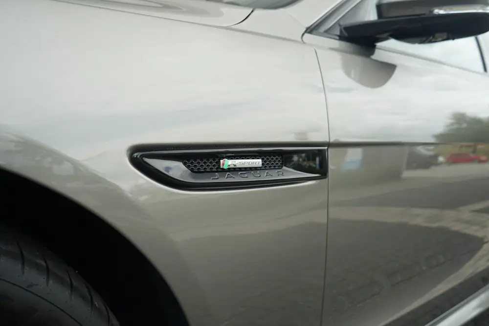 Jaguar XF 2.0t R-Sport | Panoramadak | Voorstoele uit 2019, foto 12