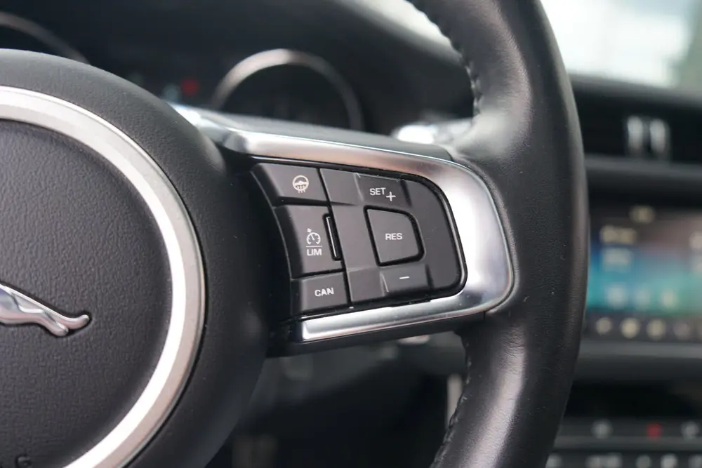 Jaguar XF 2.0t R-Sport | Panoramadak | Voorstoele uit 2019, foto 19