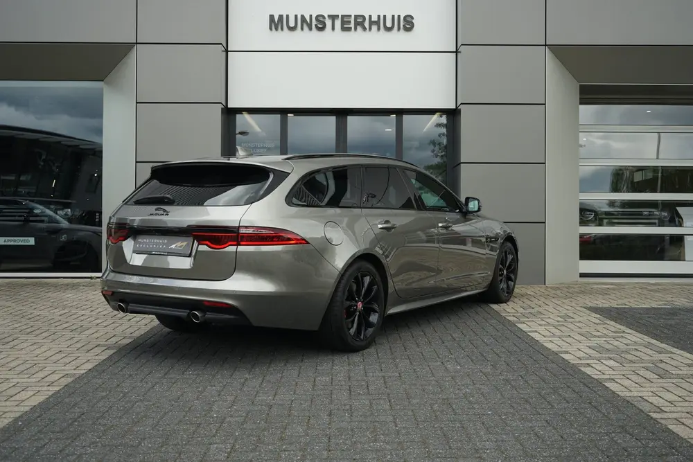 Jaguar XF 2.0t R-Sport | Panoramadak | Voorstoele uit 2019, foto 2