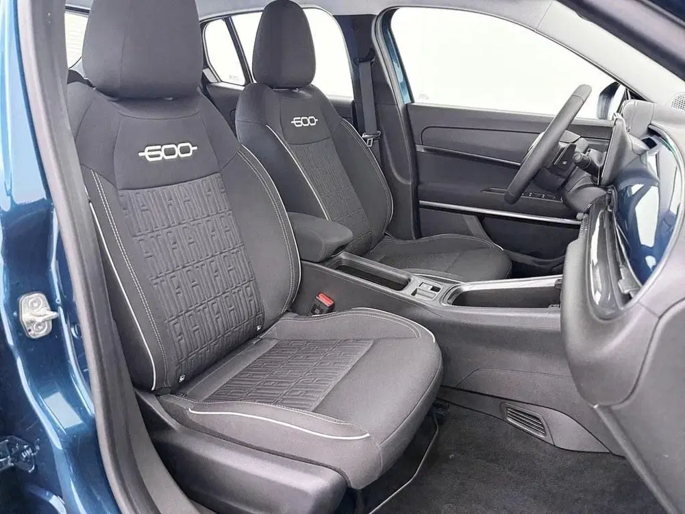 Fiat 600 1.2T Hybrid 110pk Automaat Urban Stoelverw uit 2025, foto 4