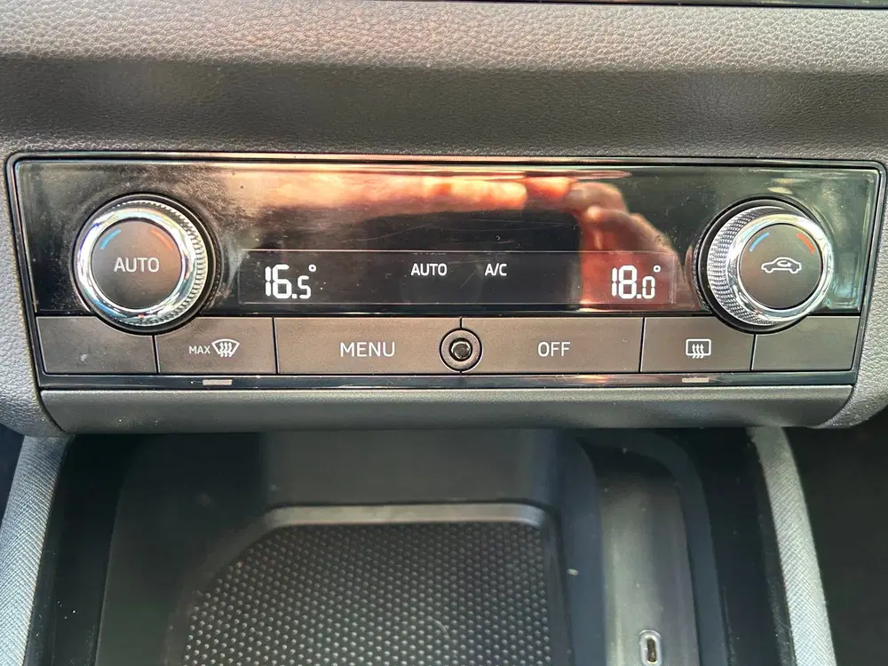 Skoda Kamiq 1.5 TSI ACT Sport Business Panorama App-Co uit 2020, foto 14