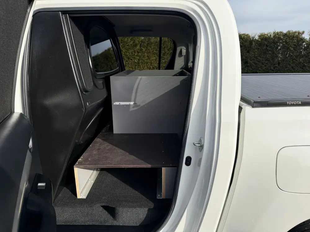 Toyota Hilux 2.4 D-4D AUTOMAAT uit 2021, foto 11