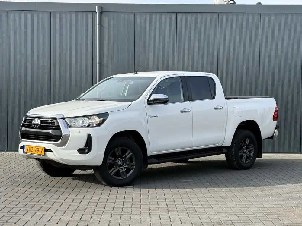 Toyota Hilux 2.4 D-4D AUTOMAAT uit 2021, foto 2