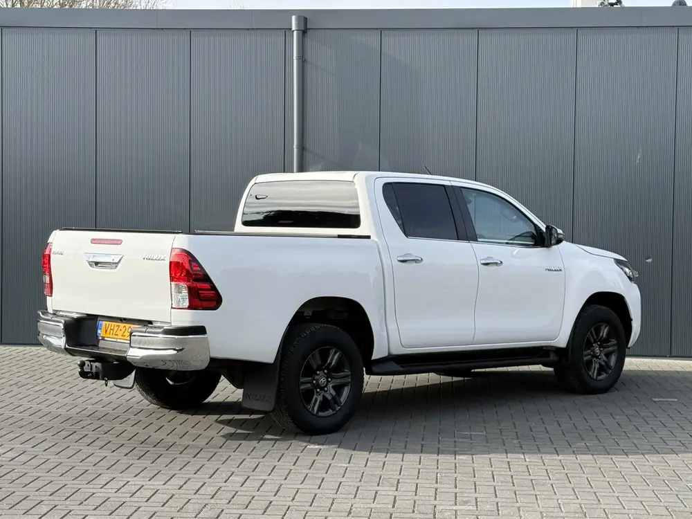 Toyota Hilux 2.4 D-4D AUTOMAAT uit 2021, foto 3