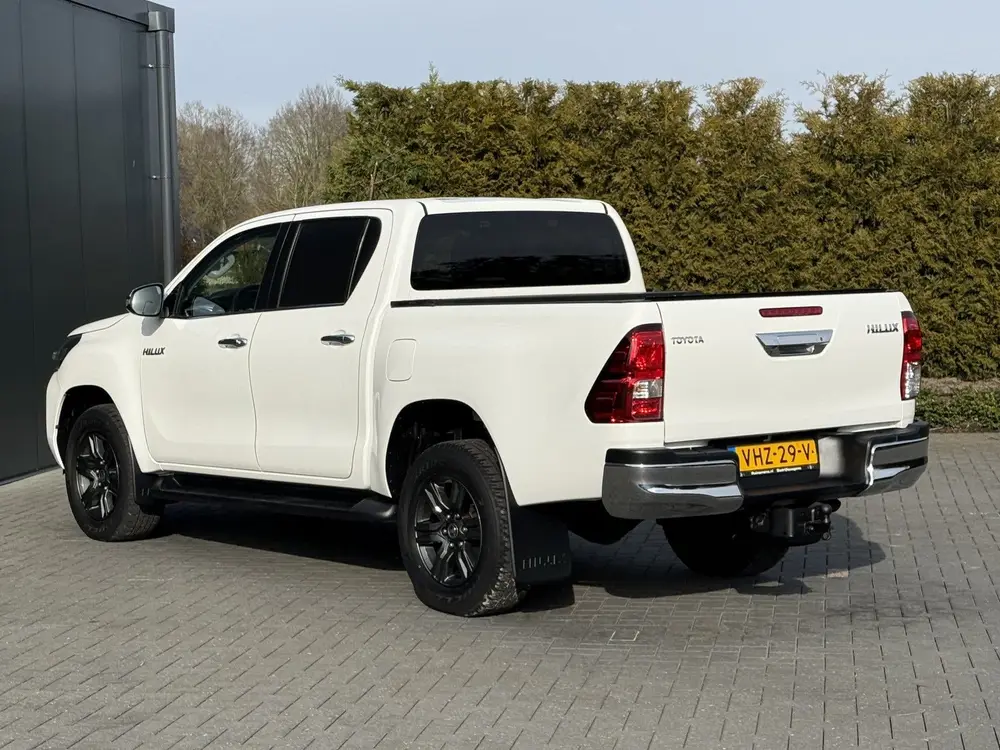 Toyota Hilux 2.4 D-4D AUTOMAAT uit 2021, foto 5