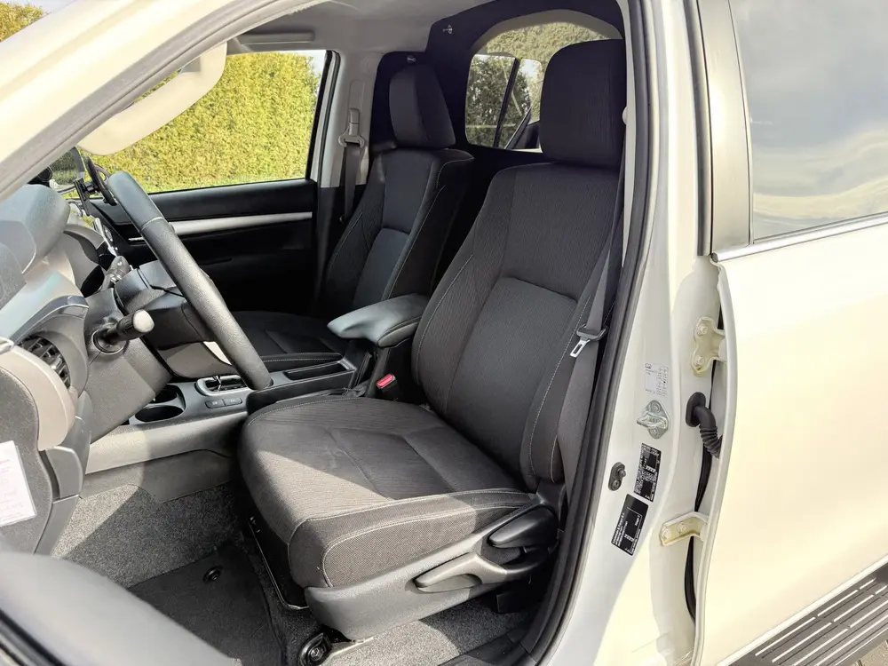 Toyota Hilux 2.4 D-4D AUTOMAAT uit 2021, foto 9