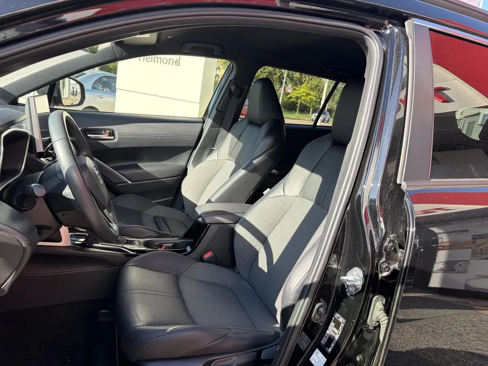 Toyota Corolla Cross 2.0 High Power Hybrid First Edition uit 2022, foto 8