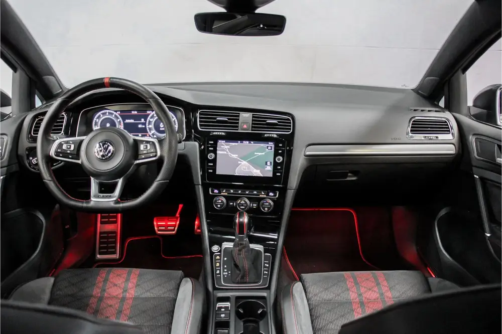 Volkswagen Golf 2.0 TSI GTI TCR |Pano|19inch|Carplay|LedPlus uit 2019, foto 8