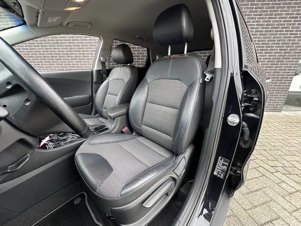 Kia Niro 1.6 GDi Hybrid ComfortLine | Camera | Navigatie | D uit 2019, foto 2