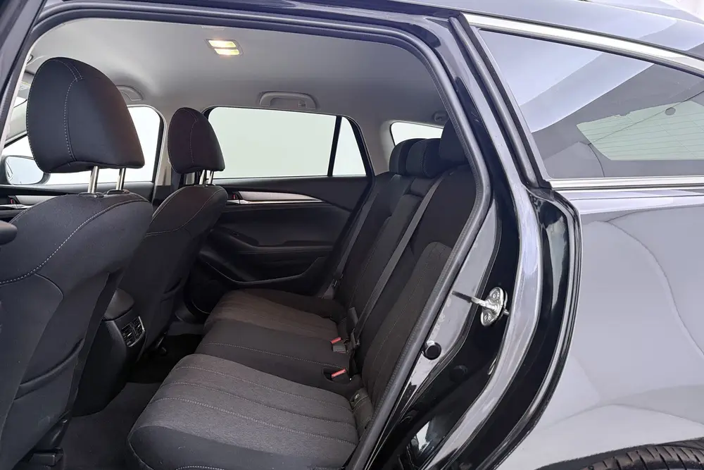 Mazda 6 Sportbreak 2.0 SkyActiv-G 165 Luxury | Trekhaak | Or uit 2019, foto 17